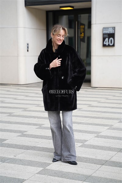 {{photo.Alt || photo.Description || 'Норковый жакет прямого кроя с акцентными карманами'}}