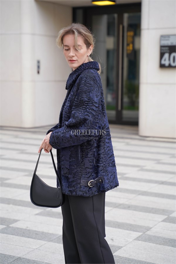 {{photo.Alt || photo.Description || 'Куртка из каракуля Swakara в океаническом синем цвете'}}