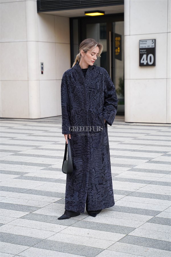 {{photo.Alt || photo.Description || 'Пальто из каракуля Swakara с воротником шаль'}}