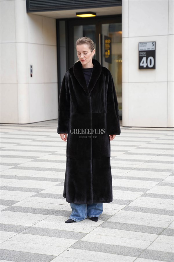 {{photo.Alt || photo.Description || 'Норковое пальто Blackglama из пластин с воротником шаль'}}