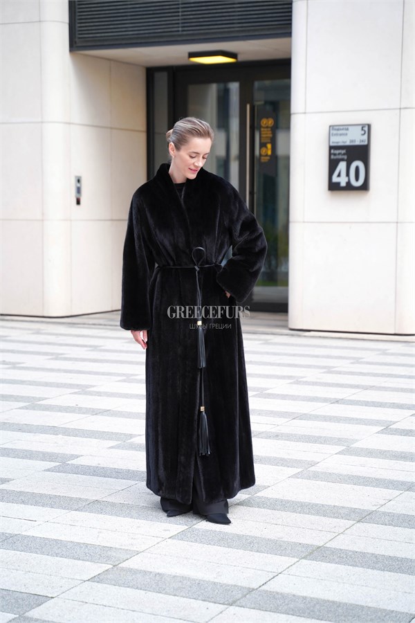 {{photo.Title}} {{photo.Alt || photo.Description || 'Норковая шуба Blackglama в роспуск с воротником шаль'}}