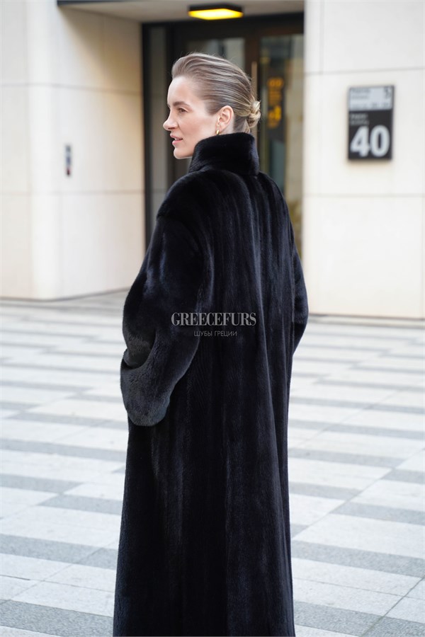 {{photo.Title}} {{photo.Alt || photo.Description || 'Норковая шуба Blackglama в роспуск с высоким воротником шаль'}}