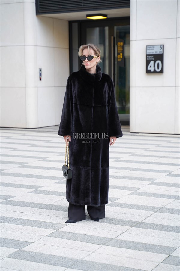 {{photo.Alt || photo.Description || 'Норковая шуба Blackglama из пластин с воротником стойка в длине макси'}}