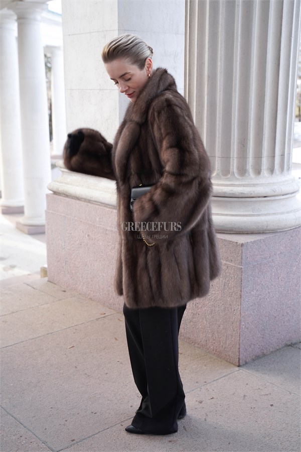 {{photo.Alt || photo.Description || 'Жакет из баргузинского соболя с английским воротником'}}