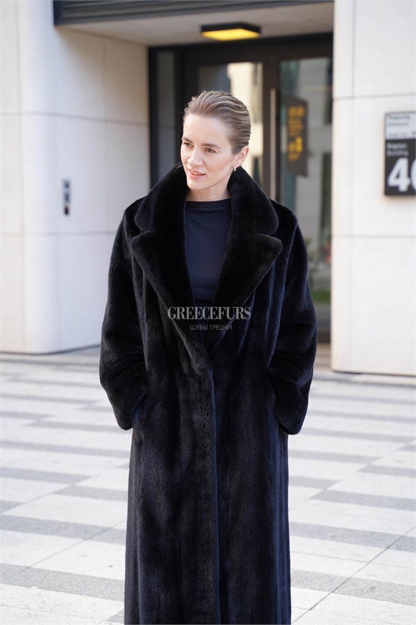 {{photo.Alt || photo.Description || 'Норковое пальто Blackglama в технике роспуск с английским воротником'}}