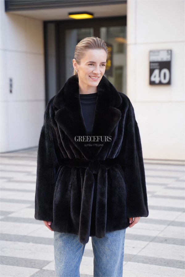 {{photo.Alt || photo.Description || 'Норковый жакет Blackglama прямого кроя с английским воротником'}}