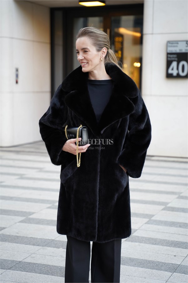 {{photo.Alt || photo.Description || 'Норковое полупальто прямого кроя с английским воротником'}}