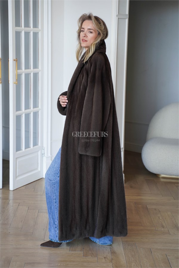 {{photo.Alt || photo.Description || 'Норковое пальто Nafamink с воротником шаль в длине макси'}}