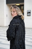 Пальто из каракуля формата oversize - фото 5378