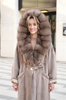 Норковое пальто формата oversize с капюшоном - фото 5418